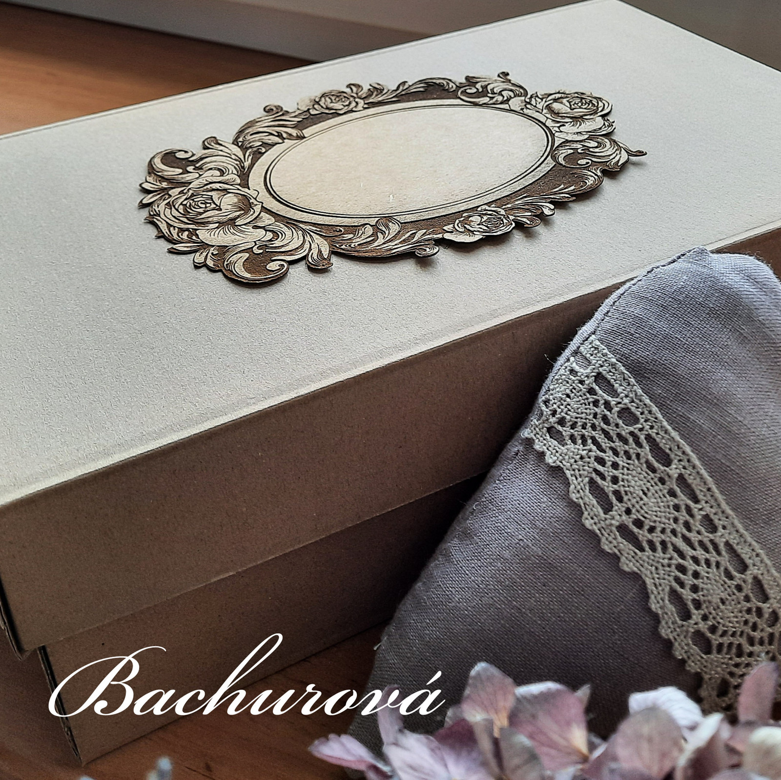 Dárková kartonová krabice s víkem