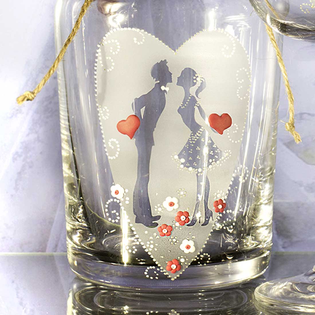 Svatební skleničky a karafa na víno