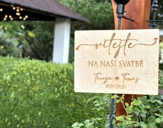 Dřevěná uvítací svatební deska_cedule